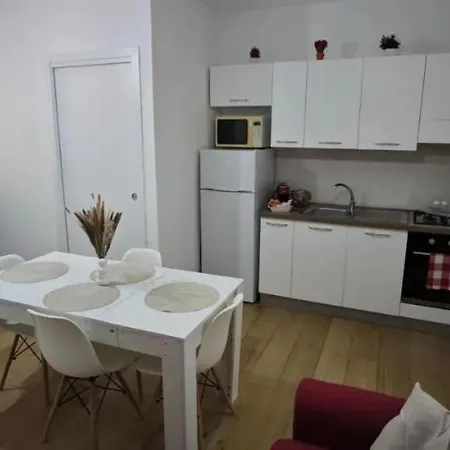 Cozy With Stunning Mountain Views Apartment Lascari